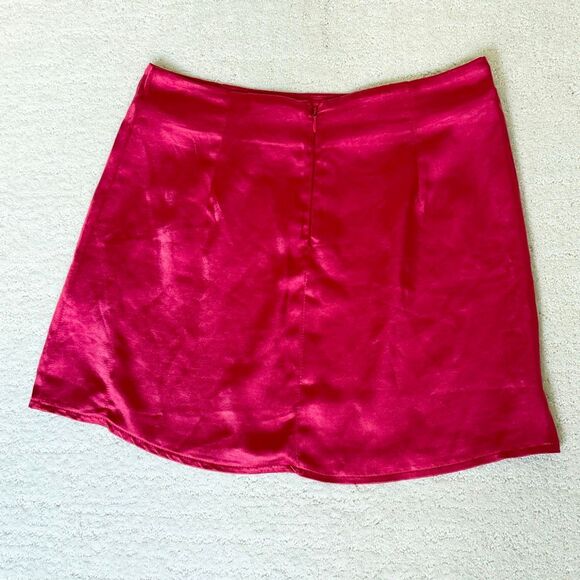 Princess Polly Selby Red Satin Mini Skirt - US Women’s 6 - Picture 2 of 11